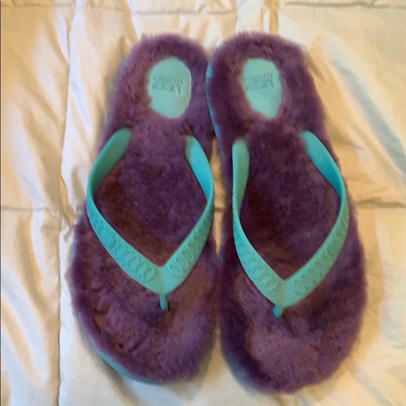 UGG Shoes - Ugg Fluffy Flip Flop UGG Shoes - Ugg Fluffy Flip Flop